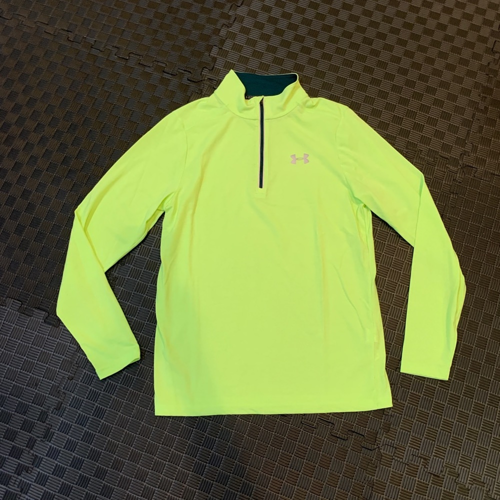 Under Armour top